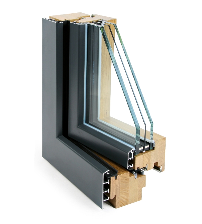 Mit unserem flächenversetzen IV92-I Holz-Alu-Fenster entscheiden Sie sich für eine optimale Witterungsbeständigkeit durch pulverbeschichtete Aluminiumprofile.